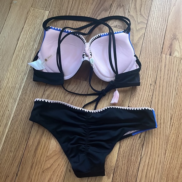 Bathing suit - Picture 2 of 9